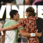 Carlos Alcaraz batte Tsitsipas e vola in semifinale